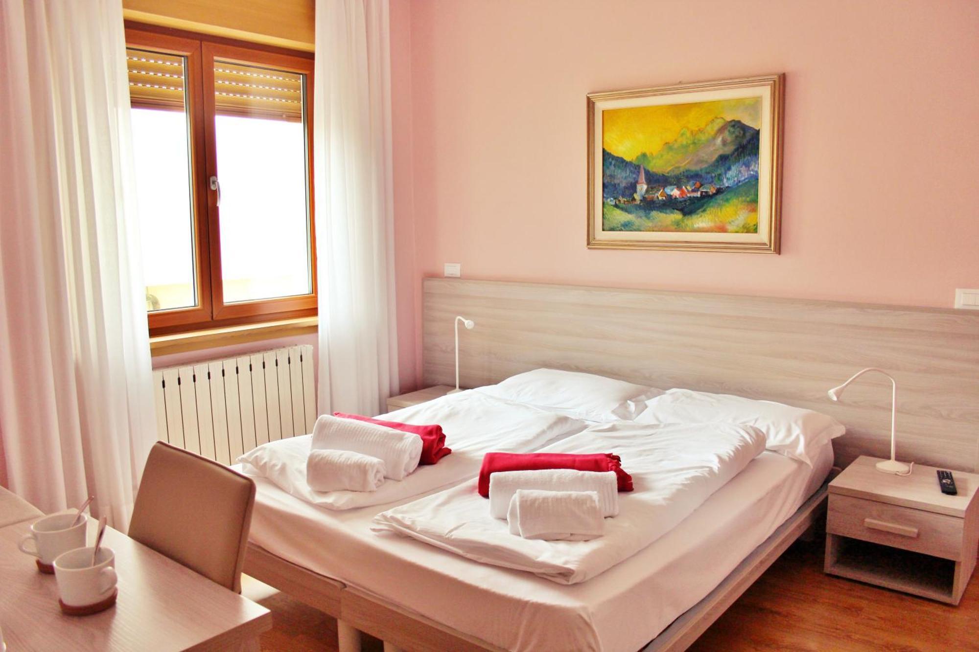 Adriatico Rooms Тарвизио Екстериор снимка